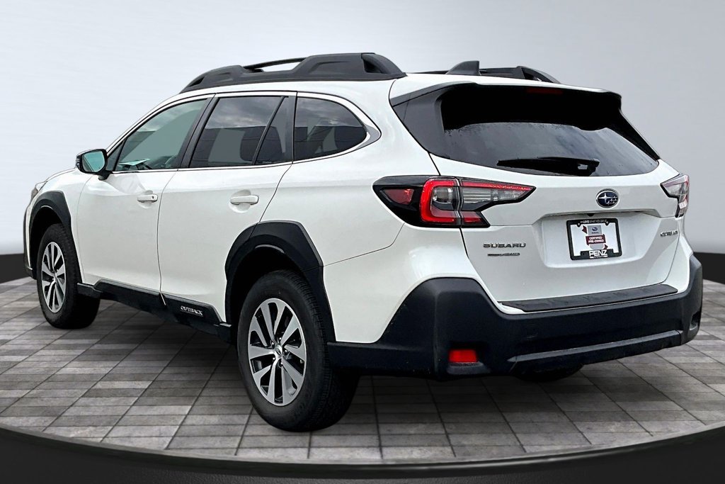 Used 2025 Subaru Outback Premium AWD/4WD image 4