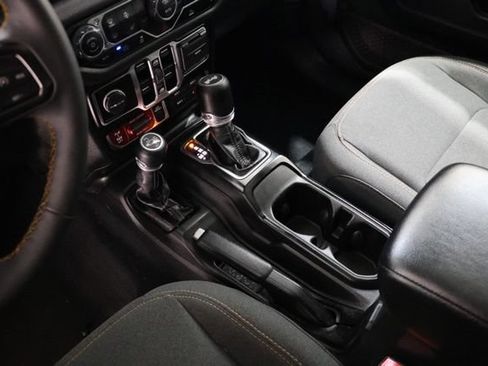 Used 2024 Jeep Wrangler Unlimited AWD/4WD image 30