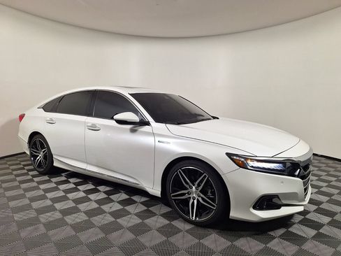 Used 2022 Honda Accord Touring image 3