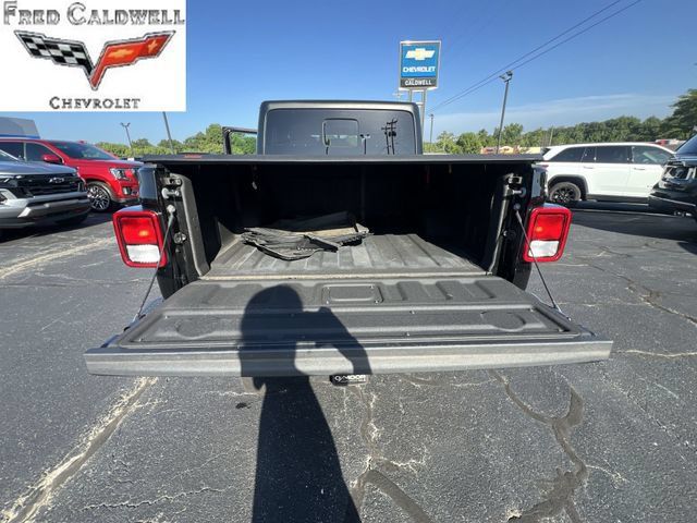 Used 2023 Jeep Gladiator Sport AWD/4WD image 31
