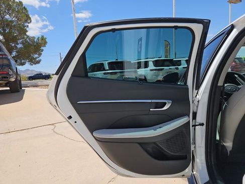 Used 2022 Hyundai Sonata Limited FWD image 12
