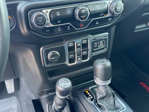 Used 2023 Jeep Wrangler Unlimited Sport AWD/4WD image 28