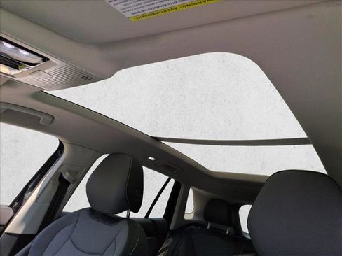 Certified 2026 Volkswagen Tiguan SE w/ Panoramic Sunroof Package FWD image 16