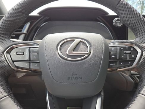 Used 2025 Lexus TX 500h AWD w/ Technology Package image 40