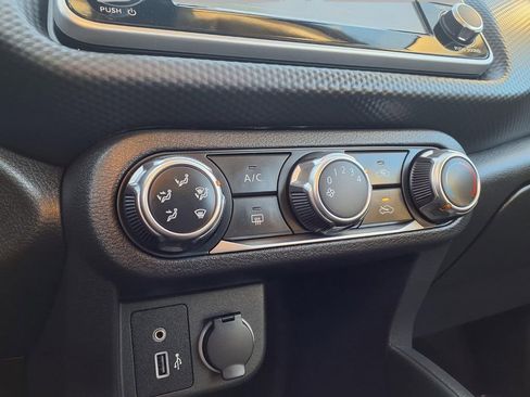 Certified 2025 Nissan Kicks Play S image 8