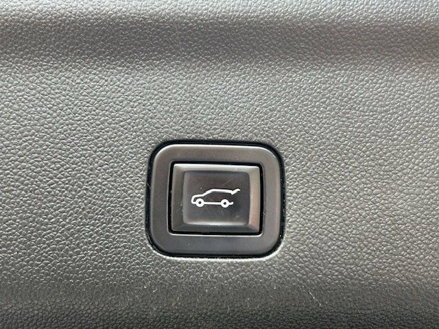 Used 2021 GMC Yukon XL Denali w/ Denali Premium Package AWD/4WD image 10