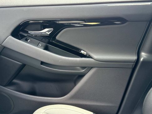 Certified 2024 Land Rover Range Rover Evoque Dynamic SE image 18