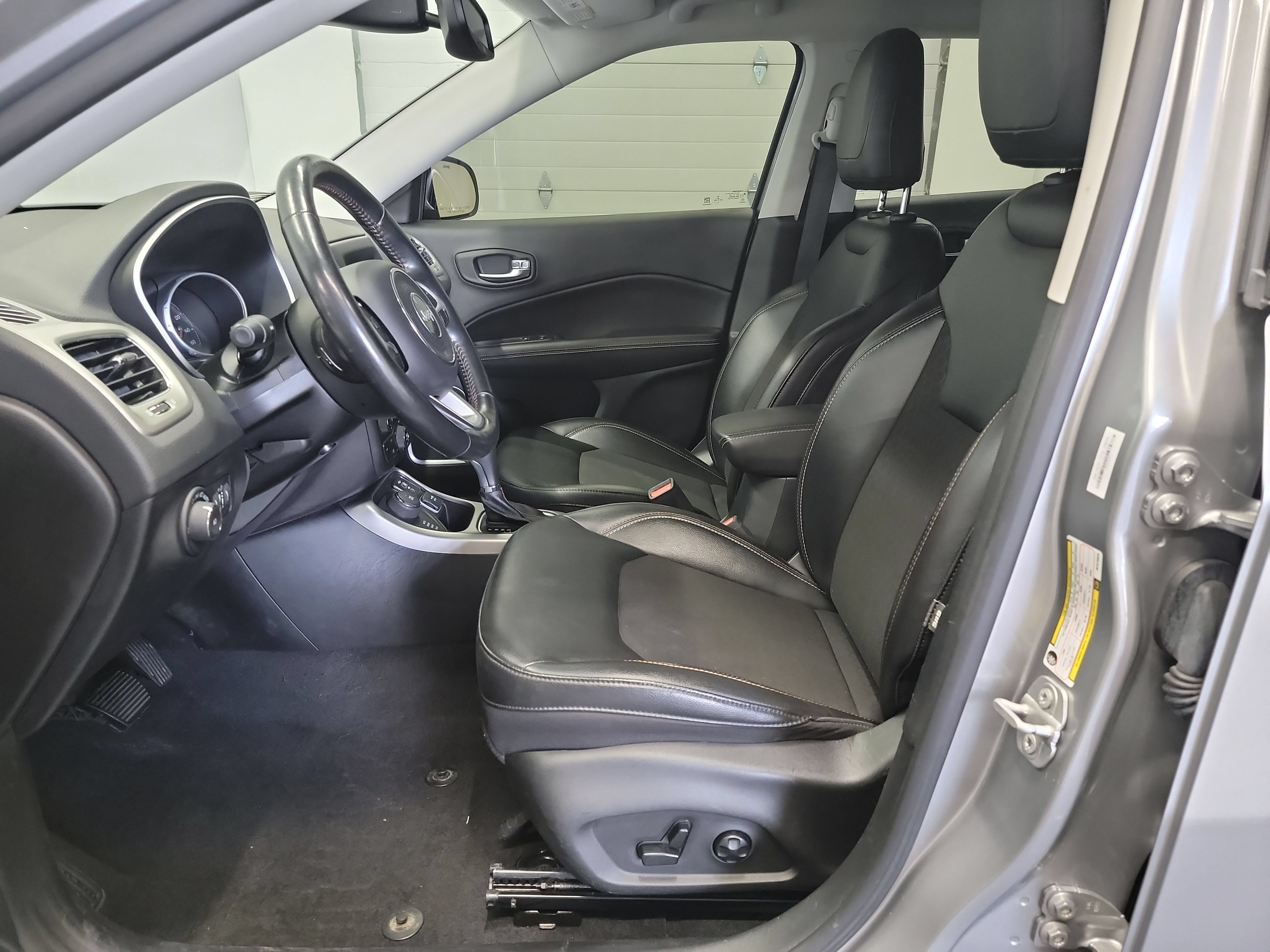 Used 2021 Jeep Compass Latitude w/ Convenience Group AWD/4WD image 12