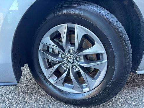 Used 2024 Toyota Sienna XLE image 19