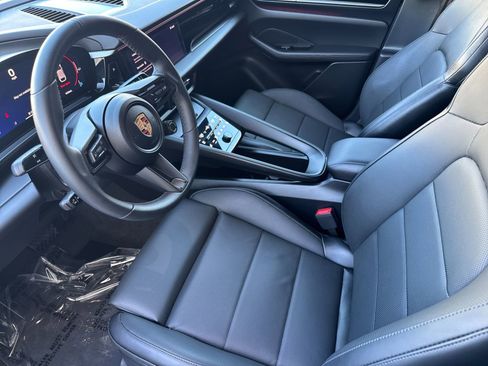 Certified 2025 Porsche Macan 4 Electric image 4