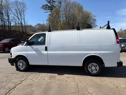 Used 2018 Chevrolet Express 2500 RWD image 10