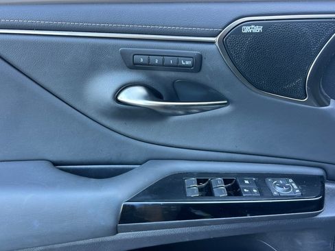 Used 2024 Lexus ES 350 F Sport w/ Accessory Package (Z2) FWD image 12