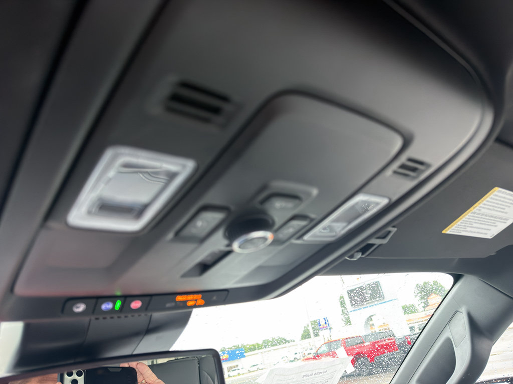Used 2025 Chevrolet Tahoe Premier AWD/4WD image 25
