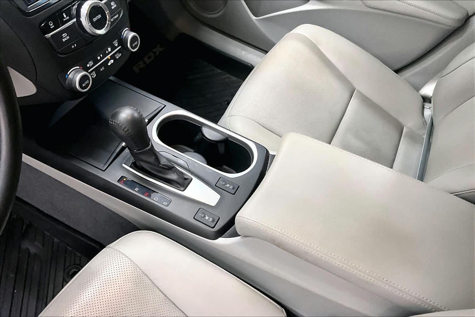 Used 2018 Acura RDX w/ Tech & AcuraWatch Plus Pack FWD image 16