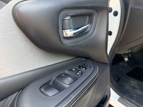 Used 2022 Nissan Murano SV w/ SV Midnight Edition Package image 18