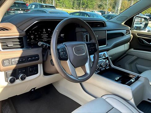 Used 2022 GMC Yukon Denali w/ Denali Premium Package image 17