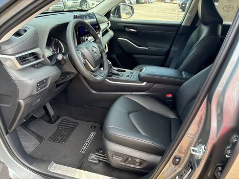 New 2026 Toyota Highlander XLE AWD/4WD image 15