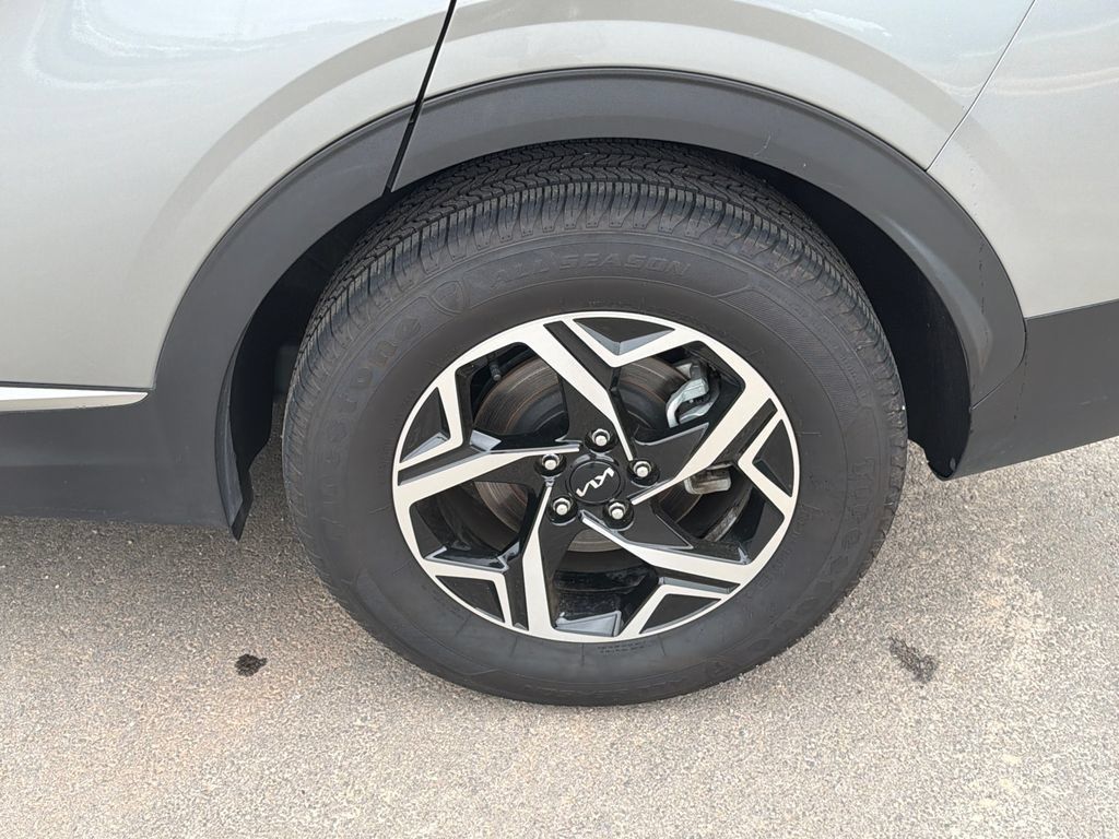 Used 2025 Kia Sportage LX FWD image 19