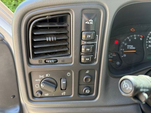 Used 2006 GMC Sierra 2500 SLE w/ Heavy-Duty Power Package AWD/4WD image 32