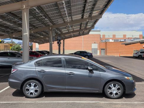Used 2013 Honda Civic Hybrid Sedan image 6