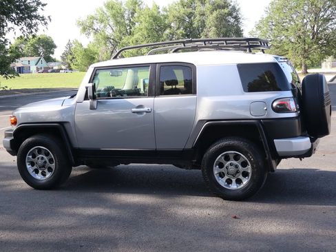 Used 2012 Toyota FJ Cruiser 4WD w/ Upgrade Pkg image 8