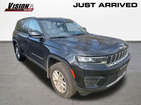 Used 2025 Jeep Grand Cherokee Laredo X w/ Luxury Tech Group I AWD/4WD image 3