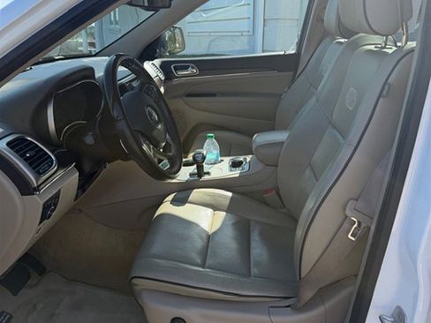 Used 2015 Jeep Grand Cherokee Overland w/ Advanced Technology Group AWD/4WD image 3