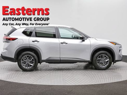 Used 2024 Nissan Rogue S AWD/4WD image 4