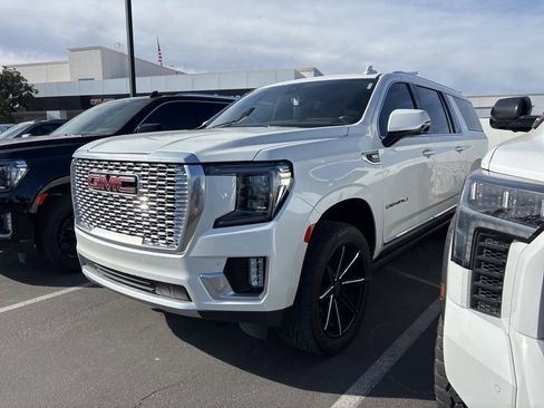 Used 2021 GMC Yukon XL Denali w/ Denali Premium Package image 1