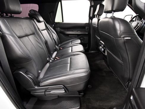 Used 2018 Ford Expedition Max XLT w/ Equipment Group 202A AWD/4WD image 17