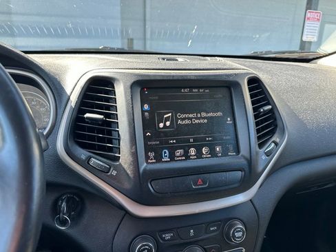 Used 2014 Jeep Cherokee Latitude w/ Cold Weather Group AWD/4WD image 10