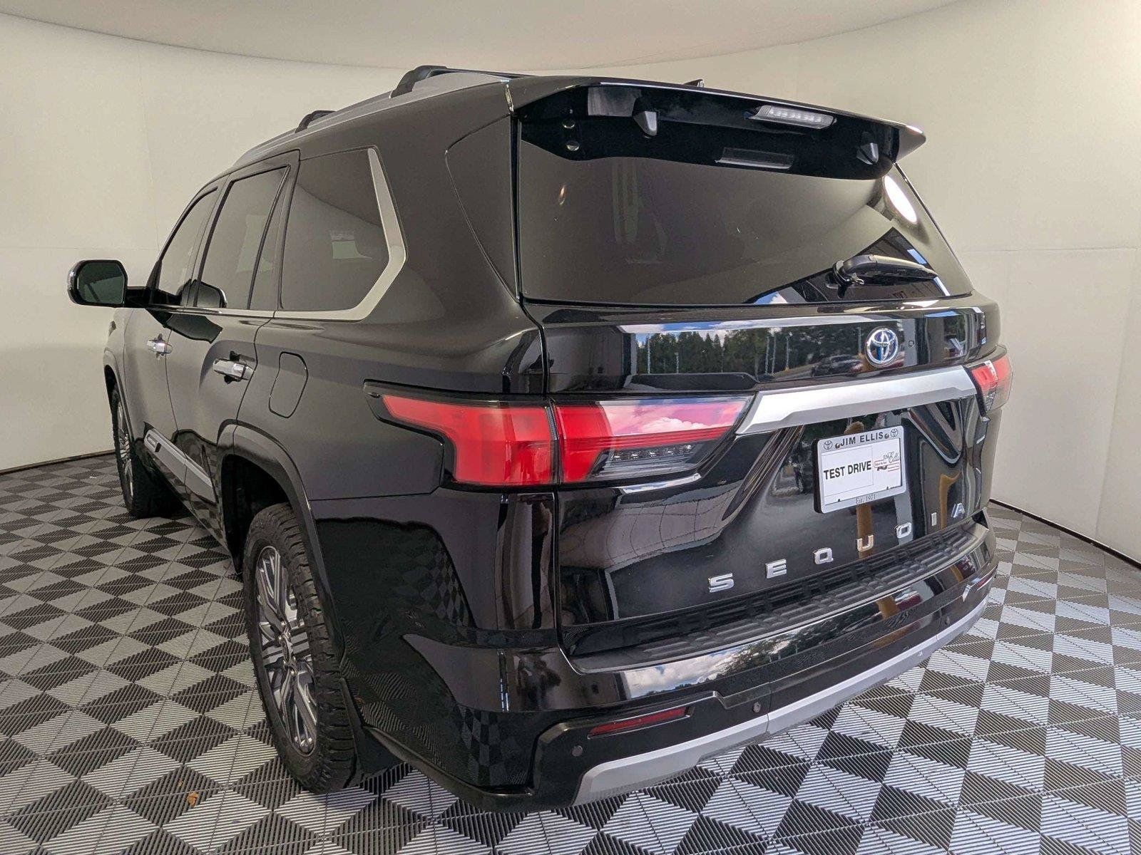 Used 2023 Toyota Sequoia Capstone AWD/4WD image 6