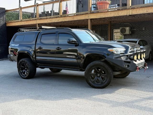 Used 2017 Toyota Tacoma TRD Sport w/ Tow Package (A/T) AWD/4WD image 2