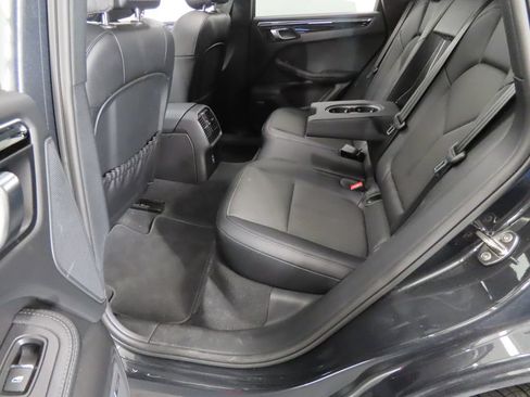 Certified 2025 Porsche Macan AWD/4WD image 43
