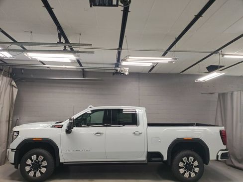New 2026 GMC Sierra 2500 Denali w/ Denali Reserve Package AWD/4WD image 14