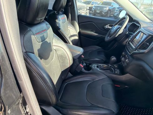 Used 2022 Jeep Cherokee Trailhawk w/ Premium Leather Package AWD/4WD image 13