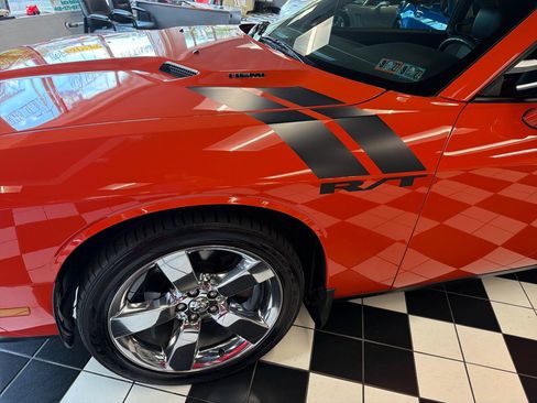 Used 2010 Dodge Challenger R/T RWD image 9