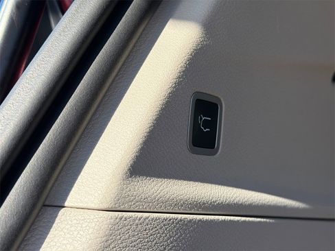 Used 2023 Chrysler Pacifica Touring-L image 10