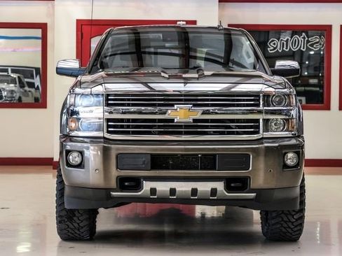 Used 2015 Chevrolet Silverado 2500 High Country w/ Duramax Plus Package image 9