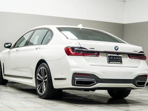 Used 2021 BMW 740i xDrive w/ M Sport Package AWD/4WD image 10
