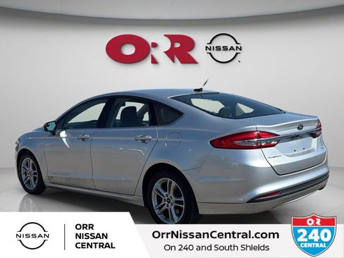Used 2018 Ford Fusion SE w/ Fusion SE Technology Package FWD image 7