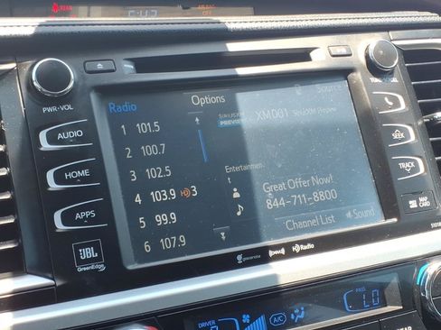 Used 2018 Toyota Highlander Limited FWD image 16