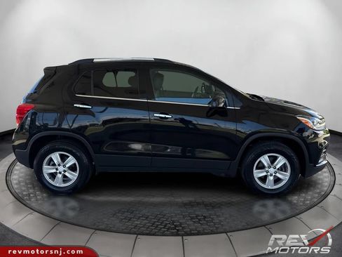 Used 2018 Chevrolet Trax LT w/ Sun & Sound Package AWD/4WD image 6