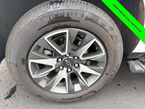 Used 2024 Chevrolet Suburban Z71 w/ Luxury Package image 5