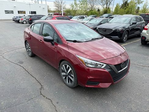 Used 2022 Nissan Versa SR w/ Convenience Package FWD image 4
