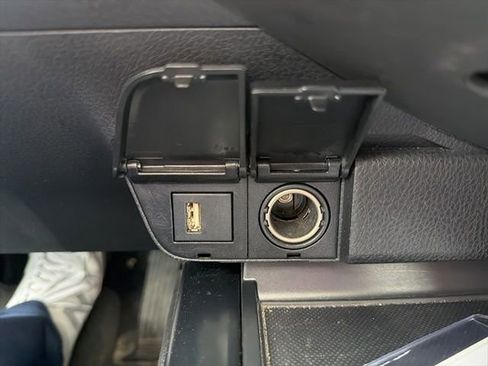 Used 2020 Toyota Camry SE FWD image 18