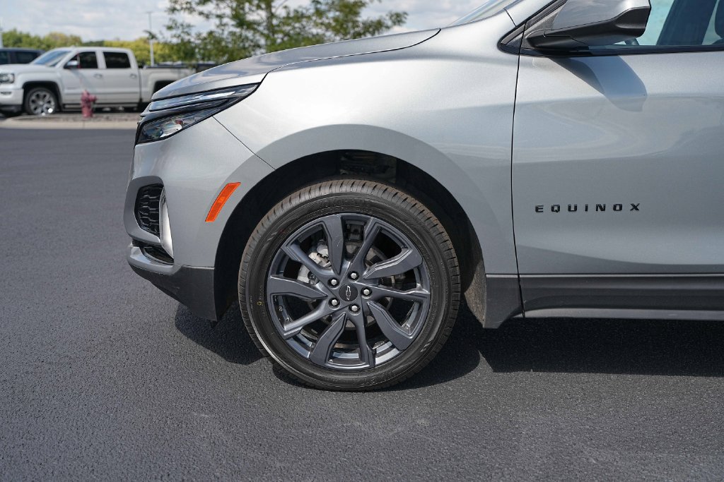 Used 2024 Chevrolet Equinox RS w/ LPO, Floor Liner Package AWD/4WD image 12