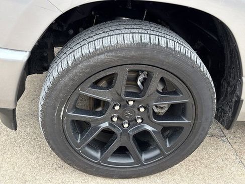 Used 2024 RAM 1500 Laramie AWD/4WD image 13