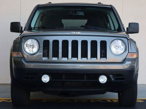 Used 2013 Jeep Patriot Latitude w/ Sun/Sound Group AWD/4WD image 5