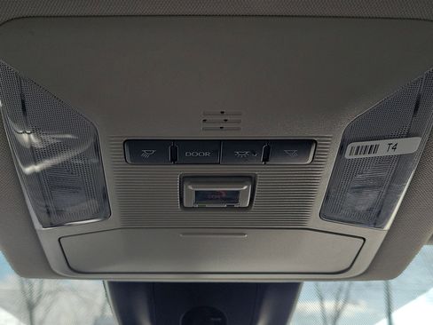 Used 2022 Toyota RAV4 XLE image 32